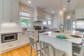 Walk to Dining & Shops: Historic Belmont Home