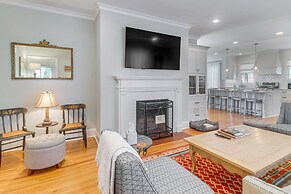 Walk to Dining & Shops: Historic Belmont Home