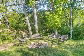 Walk to Dining & Shops: Historic Belmont Home