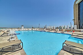 7th-floor Oceanfront Unit w/ Pools in Port Aransas