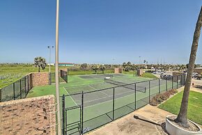 7th-floor Oceanfront Unit w/ Pools in Port Aransas