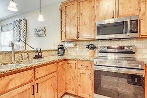 'rio Vista' Condo: Direct Guadalupe River Access!