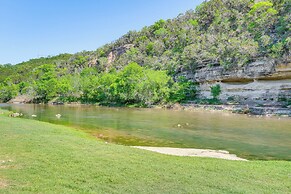 'rio Vista' Condo: Direct Guadalupe River Access!
