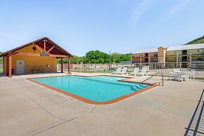 'rio Vista' Condo: Direct Guadalupe River Access!