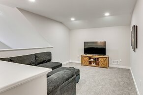 Lake & Pool Access: Poconos Family Getaway!