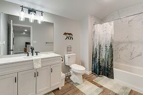 Lake & Pool Access: Poconos Family Getaway!