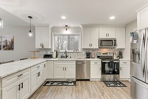 Lake & Pool Access: Poconos Family Getaway!