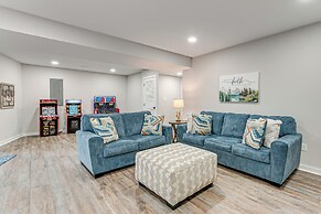 Lake & Pool Access: Poconos Family Getaway!