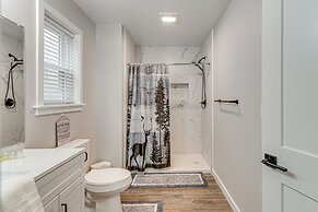 Lake & Pool Access: Poconos Family Getaway!