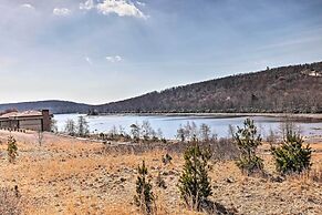 Lake & Pool Access: Poconos Family Getaway!