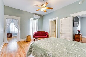 Explore the Ozarks: Arkansas Family Home!