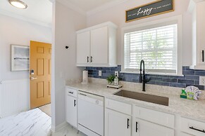 3 Mi to Barefoot Landing: Condo w/ 2 Pools!