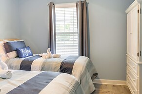 3 Mi to Barefoot Landing: Condo w/ 2 Pools!