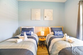 3 Mi to Barefoot Landing: Condo w/ 2 Pools!