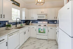 3 Mi to Barefoot Landing: Condo w/ 2 Pools!