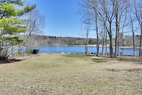 Kayaks & Canoes: Lake-view Retreat in Ellenville!