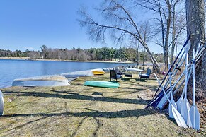 Kayaks & Canoes: Lake-view Retreat in Ellenville!