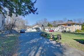 Kayaks & Canoes: Lake-view Retreat in Ellenville!
