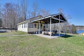 Kayaks & Canoes: Lake-view Retreat in Ellenville!