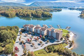 Smith Mountain Lake Retreat w/ Resort Amenities!
