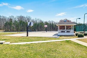 Smith Mountain Lake Retreat w/ Resort Amenities!