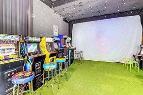 Smith Mountain Lake Retreat w/ Resort Amenities!