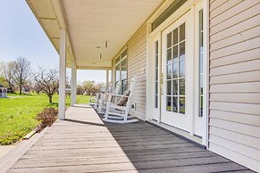Fire Pit & Gazebo: Rural Warrensburg Getaway!
