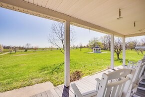 Fire Pit & Gazebo: Rural Warrensburg Getaway!