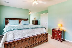 Fire Pit & Gazebo: Rural Warrensburg Getaway!