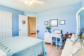 Fire Pit & Gazebo: Rural Warrensburg Getaway!