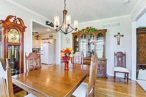 Fire Pit & Gazebo: Rural Warrensburg Getaway!