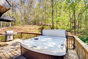 Mtn-view Retreat w/ Covered Porch in Dahlonega!