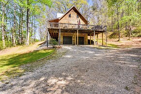 Mtn-view Retreat w/ Covered Porch in Dahlonega!