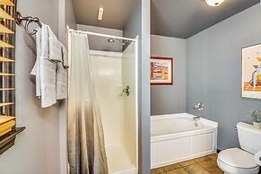 Mtn-view Retreat w/ Covered Porch in Dahlonega!