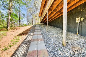 Mtn-view Retreat w/ Covered Porch in Dahlonega!