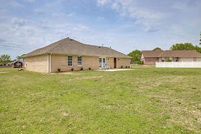 Patio & Spacious Yard: Home in Athens