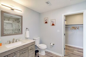 Patio & Spacious Yard: Home in Athens