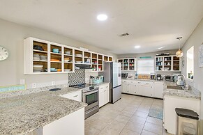 Bayfront Haven: Group Getaway in Milton!