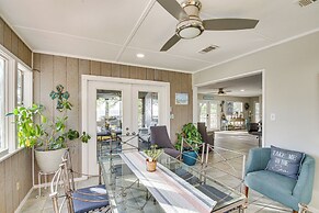 Bayfront Haven: Group Getaway in Milton!