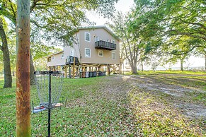 Bayfront Haven: Group Getaway in Milton!