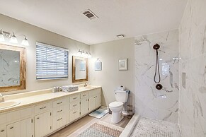 Bayfront Haven: Group Getaway in Milton!