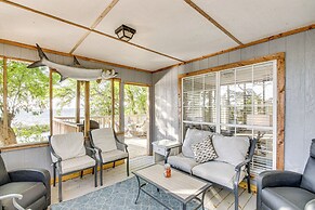 Bayfront Haven: Group Getaway in Milton!