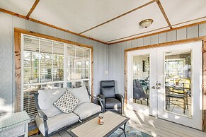 Bayfront Haven: Group Getaway in Milton!