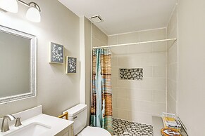 Bayfront Haven: Group Getaway in Milton!