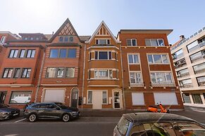 Huswell - Modern Family Flat Steps From the sea