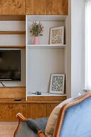 Huswell - Modern Family Flat Steps From the sea