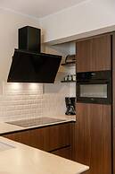 Huswell - Modern Family Flat Steps From the sea