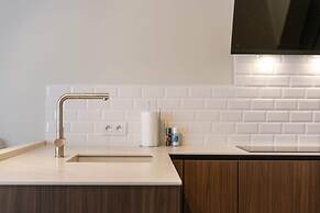 Huswell - Modern Family Flat Steps From the sea