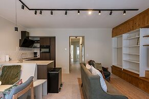 Huswell - Modern Family Flat Steps From the sea