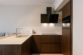 Huswell - Modern Family Flat Steps From the sea